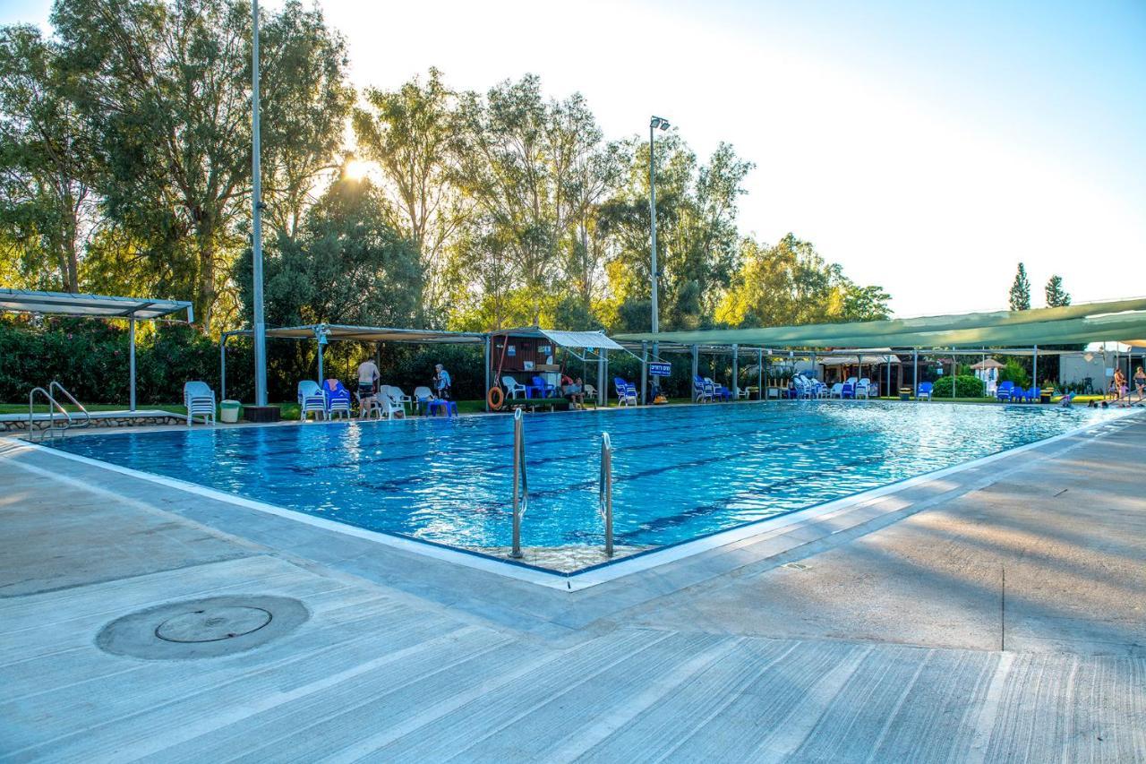 כפר הנופש קיבוץ גדות Kibbutz Gadot Galilean Resort エクステリア 写真