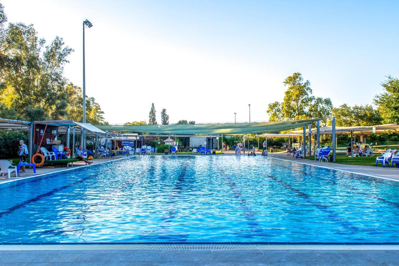 כפר הנופש קיבוץ גדות Kibbutz Gadot Galilean Resort エクステリア 写真