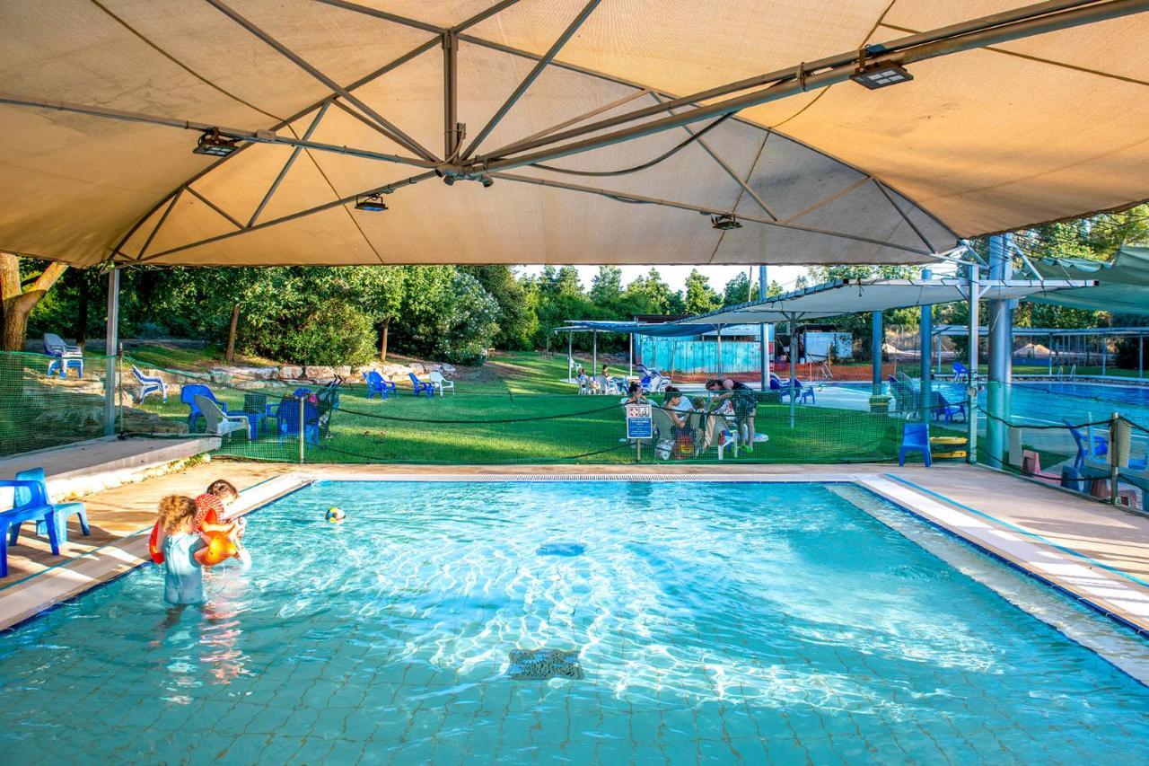 כפר הנופש קיבוץ גדות Kibbutz Gadot Galilean Resort エクステリア 写真