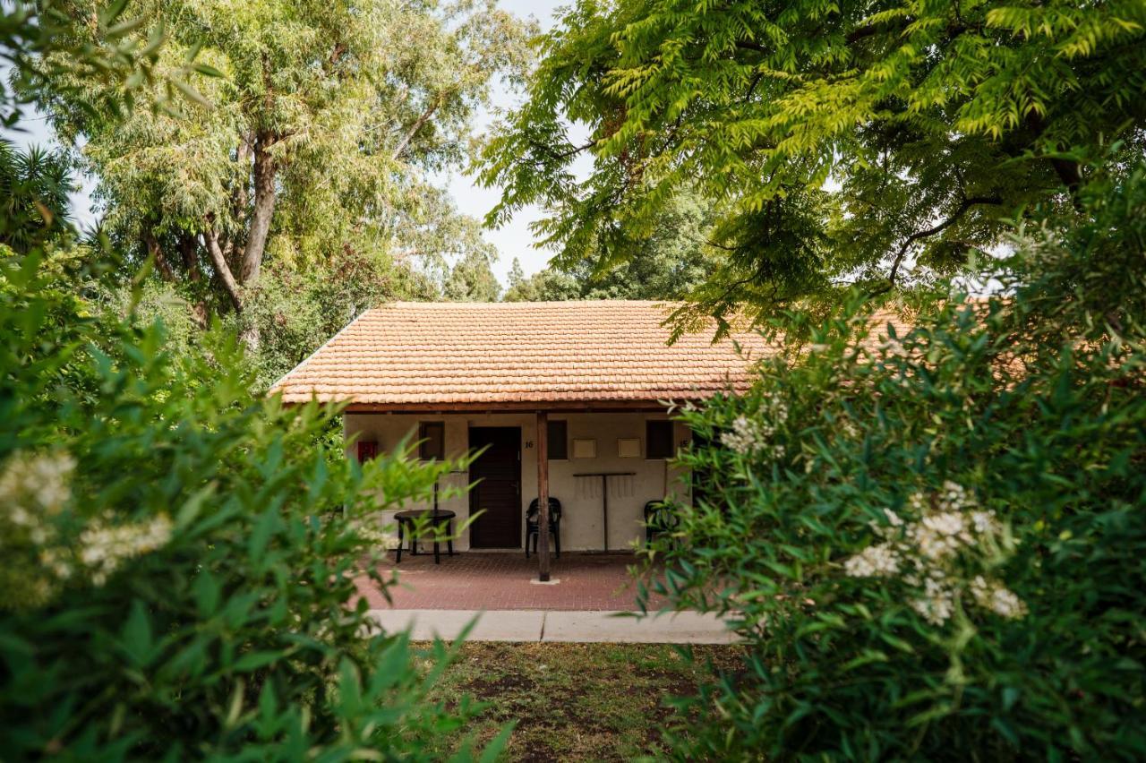 כפר הנופש קיבוץ גדות Kibbutz Gadot Galilean Resort エクステリア 写真