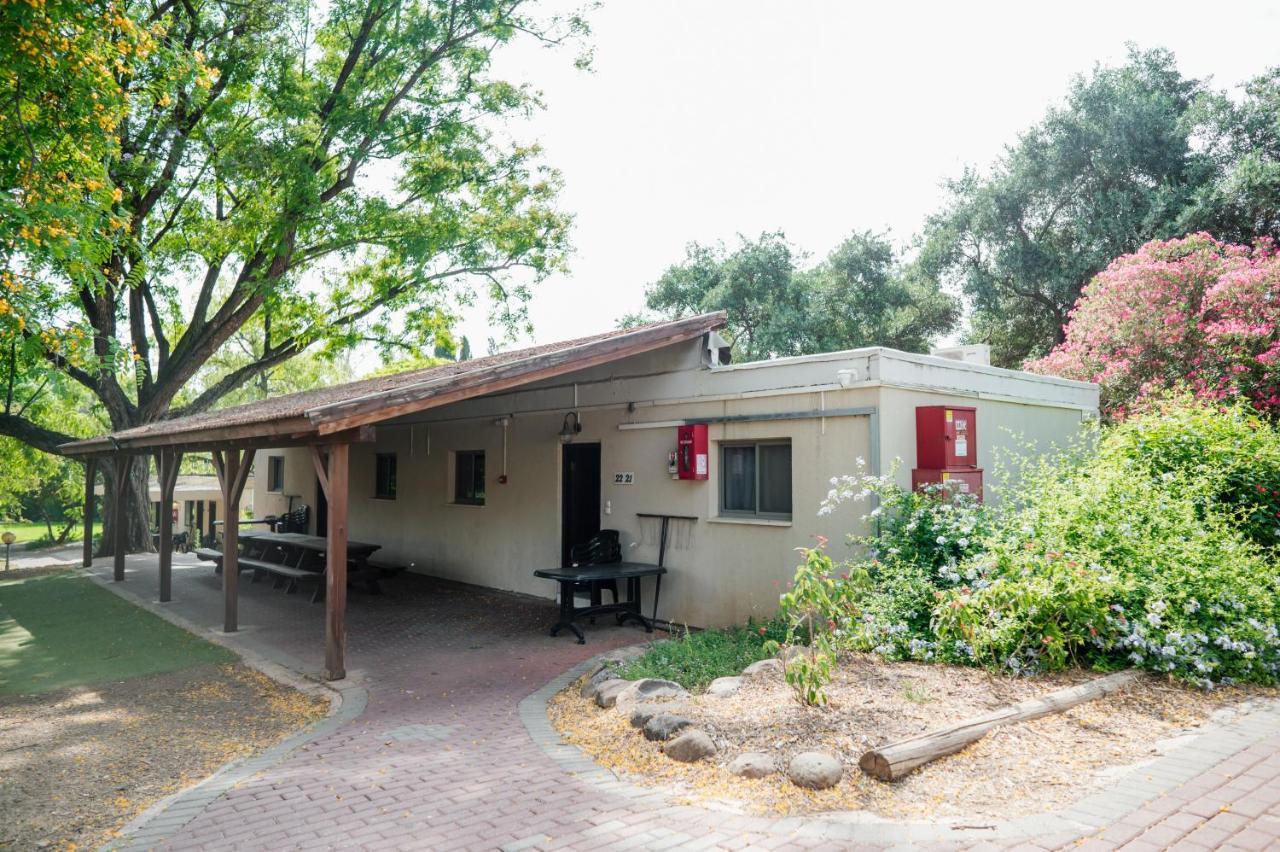 כפר הנופש קיבוץ גדות Kibbutz Gadot Galilean Resort エクステリア 写真